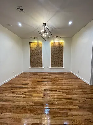 Rented by Greenrock Management | media 35