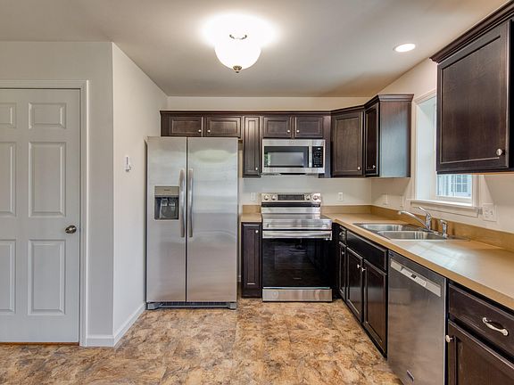 5th image of 24 Pioneer Ln #11