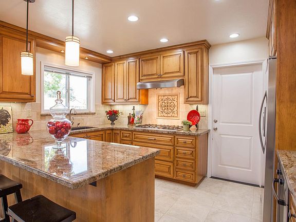 5th image of 2494 Lost Oaks Dr