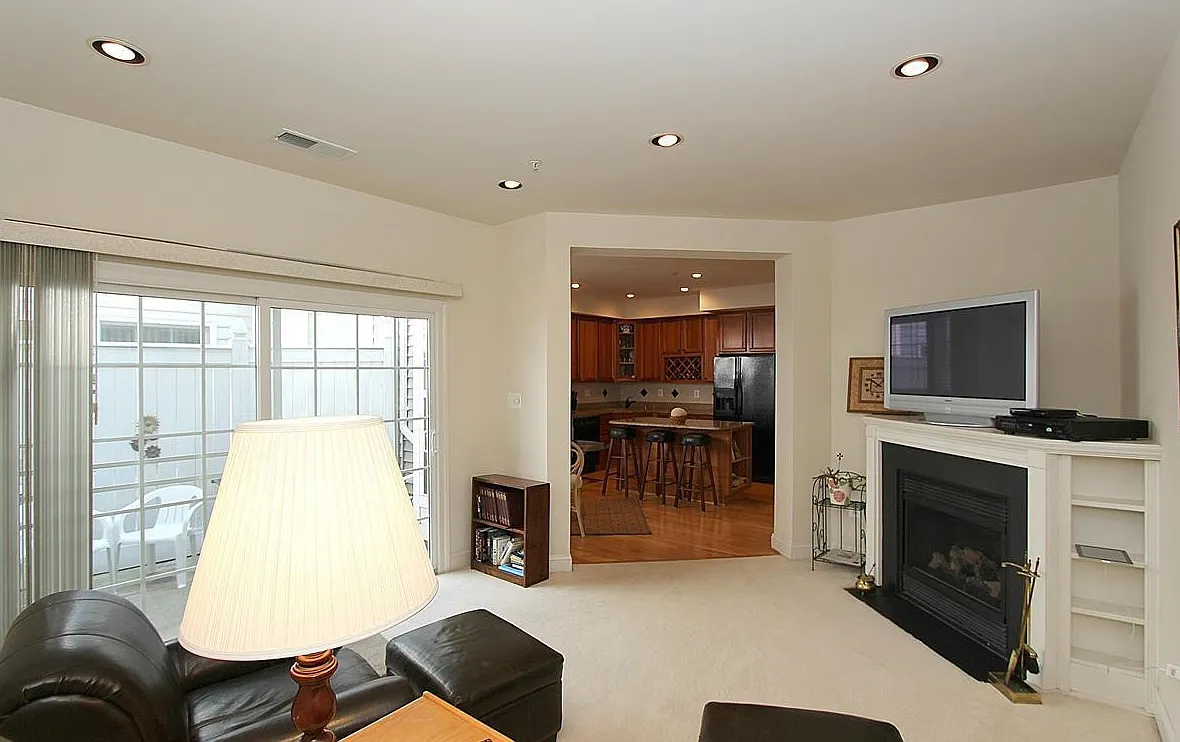 4 bed, 2536 sqft, $3,890 — Photo 4