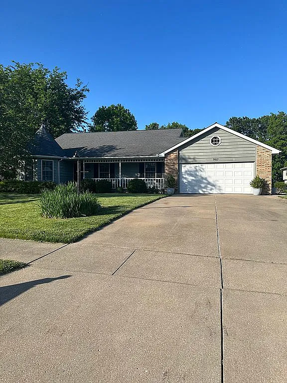 907 Sunburst Ln photo 1
