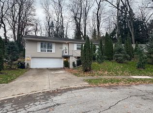 1824 Peachtree Ln, South Bend, IN 46617