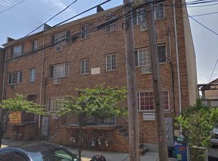 215 Beach 96 St #96, Far Rockaway, NY 11693