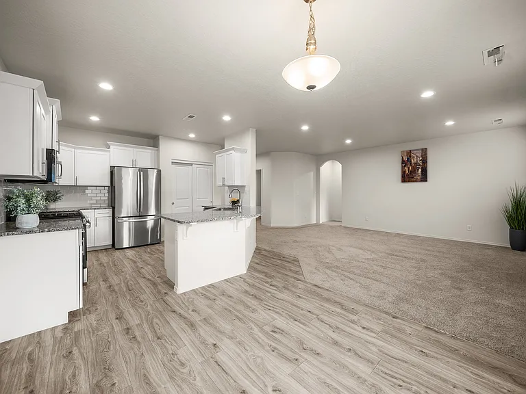 824 S Bulldog St — Photo 12