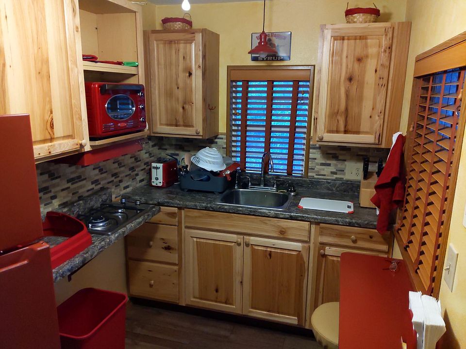 2nd image of 690 SW Feather Ln