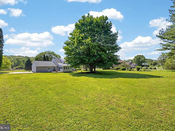 4th image of 311 Moore Rd