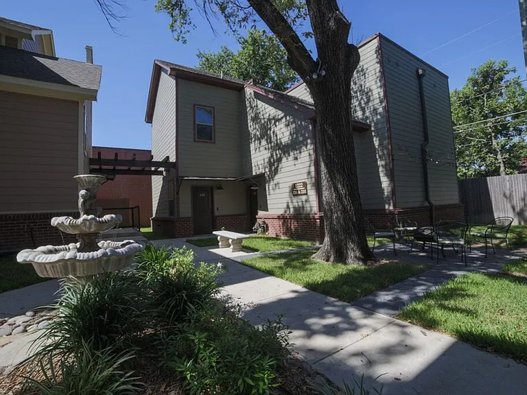 1210 College Ave — Photo 6