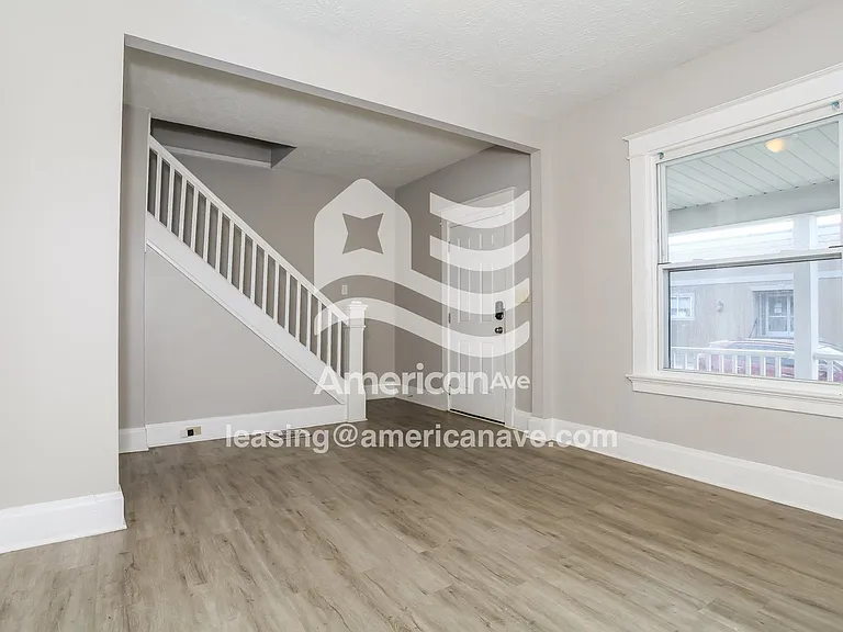 655812_004_wm_-_living_room_13136660.jpg