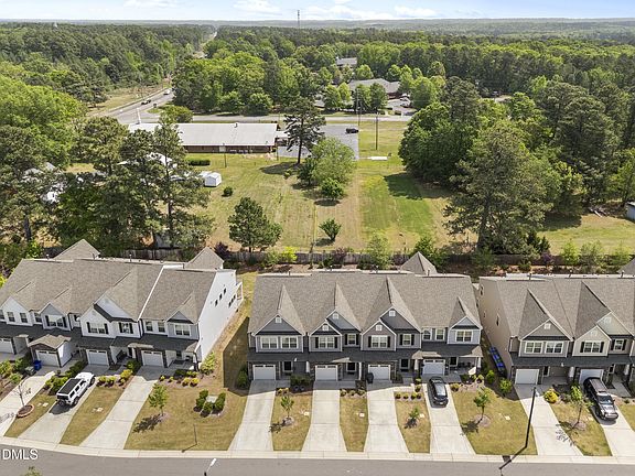 3rd image of 1029 Arbor Edge Ln