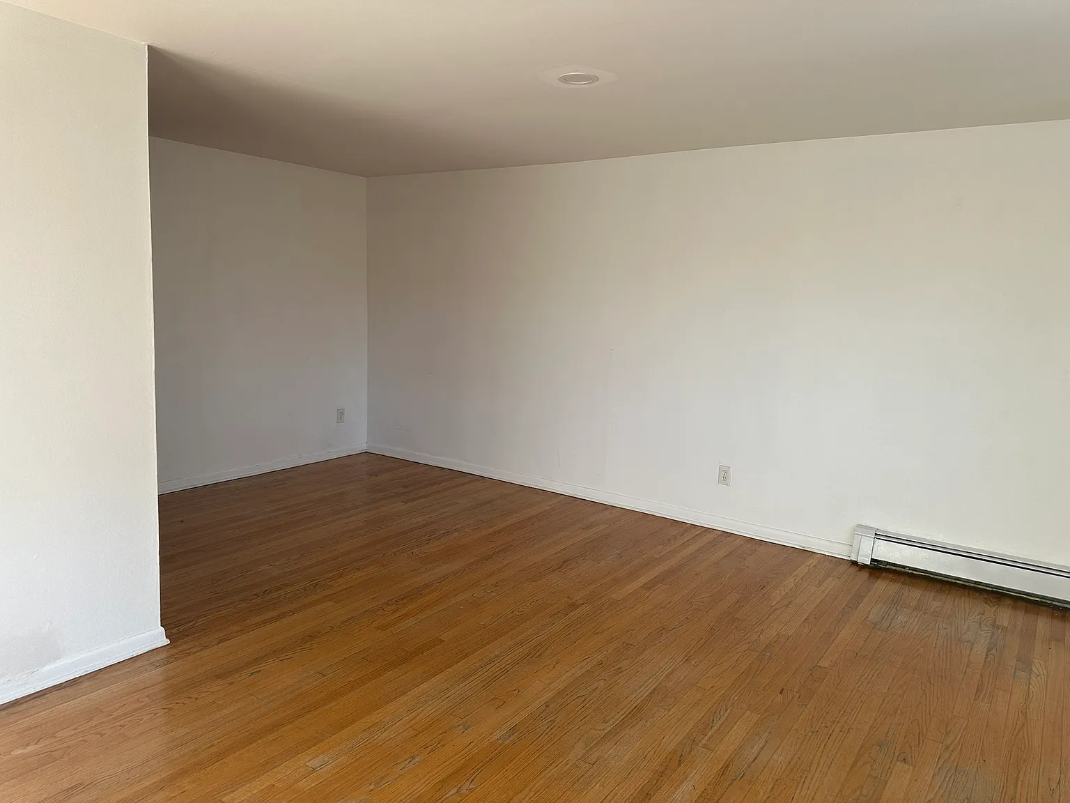 3 bed, 1200 sqft, $2,700 — Photo 2
