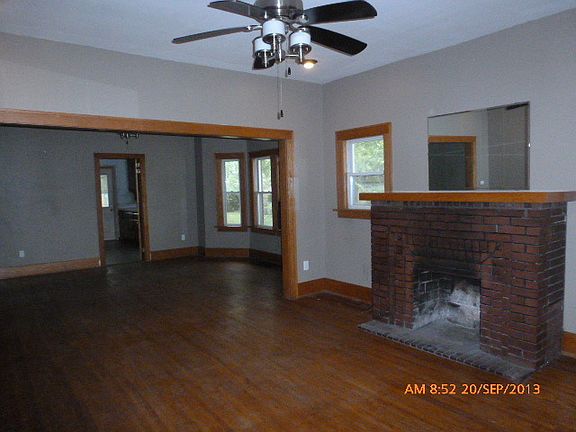 4th image of 935 W Park Ave