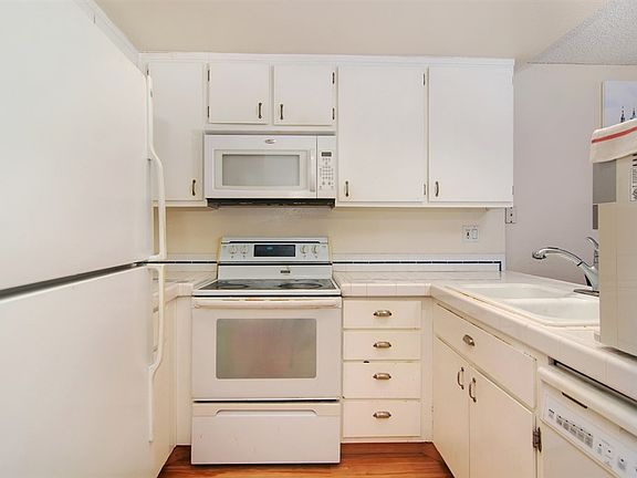 5th image of 6949 Park Mesa Way Unit 109