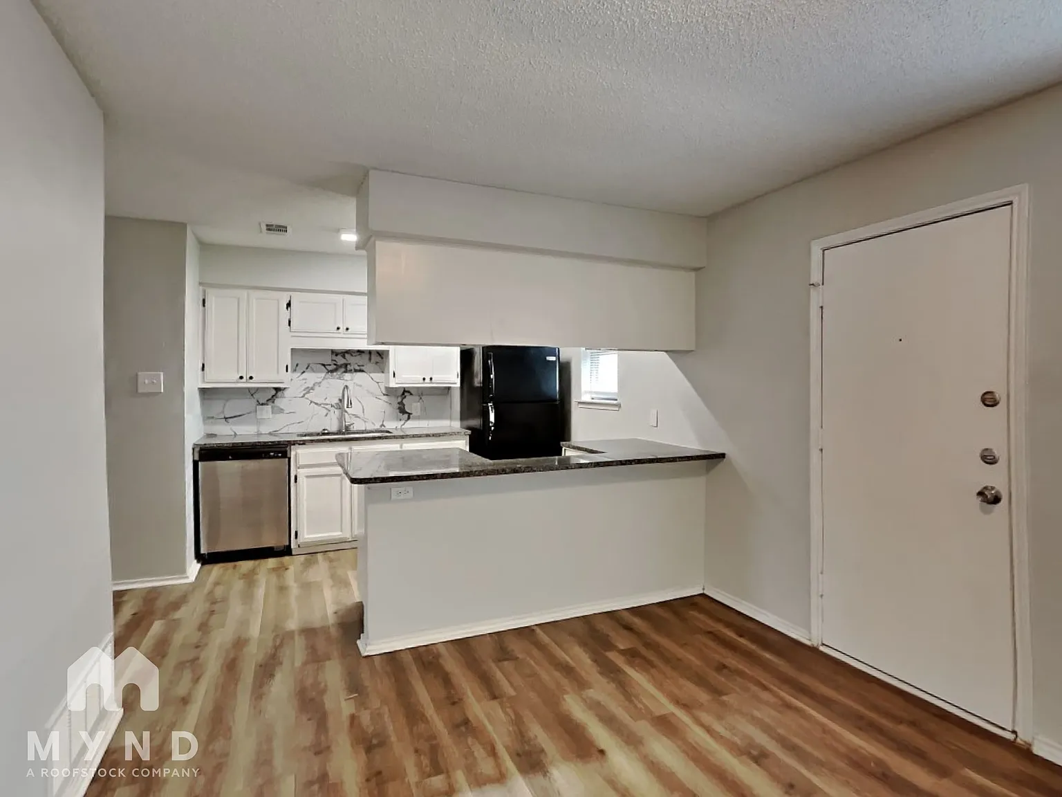 3 bed, 1.5 bath, 1082 sqft, $1,710 — Photo 3