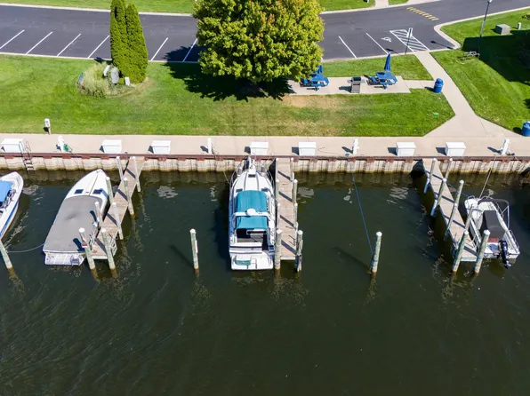 398 Anchors Way #88, Saint Joseph, MI 49085