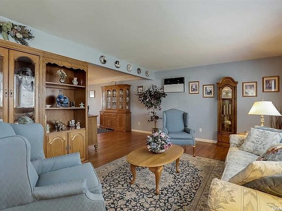 4th image of 14 Vanderbilt Ln