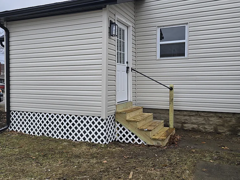 1227 Tremont Ave SW — Photo 2