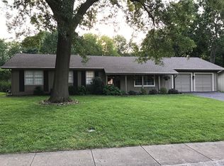 8224 Reeds Ln, Prairie Village, KS 66208