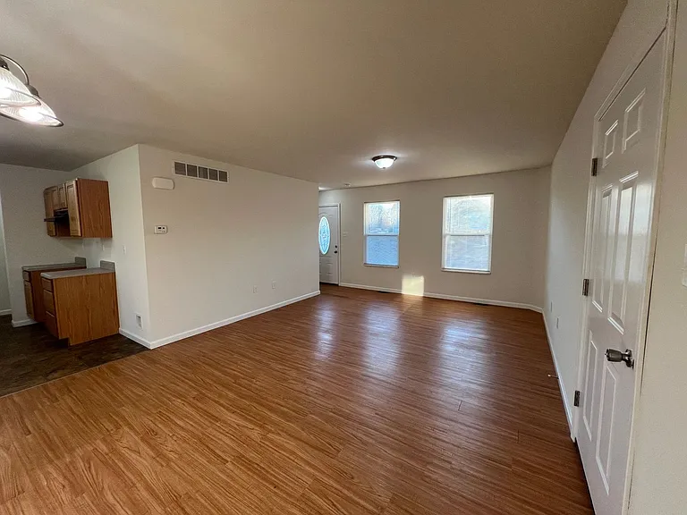 3 Bedroom 2 bath 2 car garage house — Photo 15