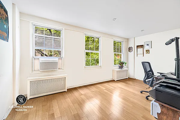 Rented by Coldwell Banker Warburg | media 11