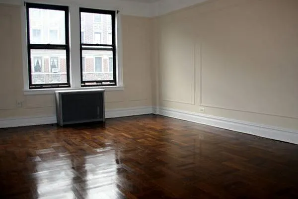 Rented by Leonidas Realty | media 9