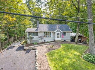 518 Upper Highland Lakes Dr, Highland Lakes, NJ 07422