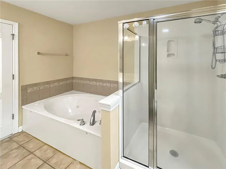 2511 Gadsen Walk — Photo 31