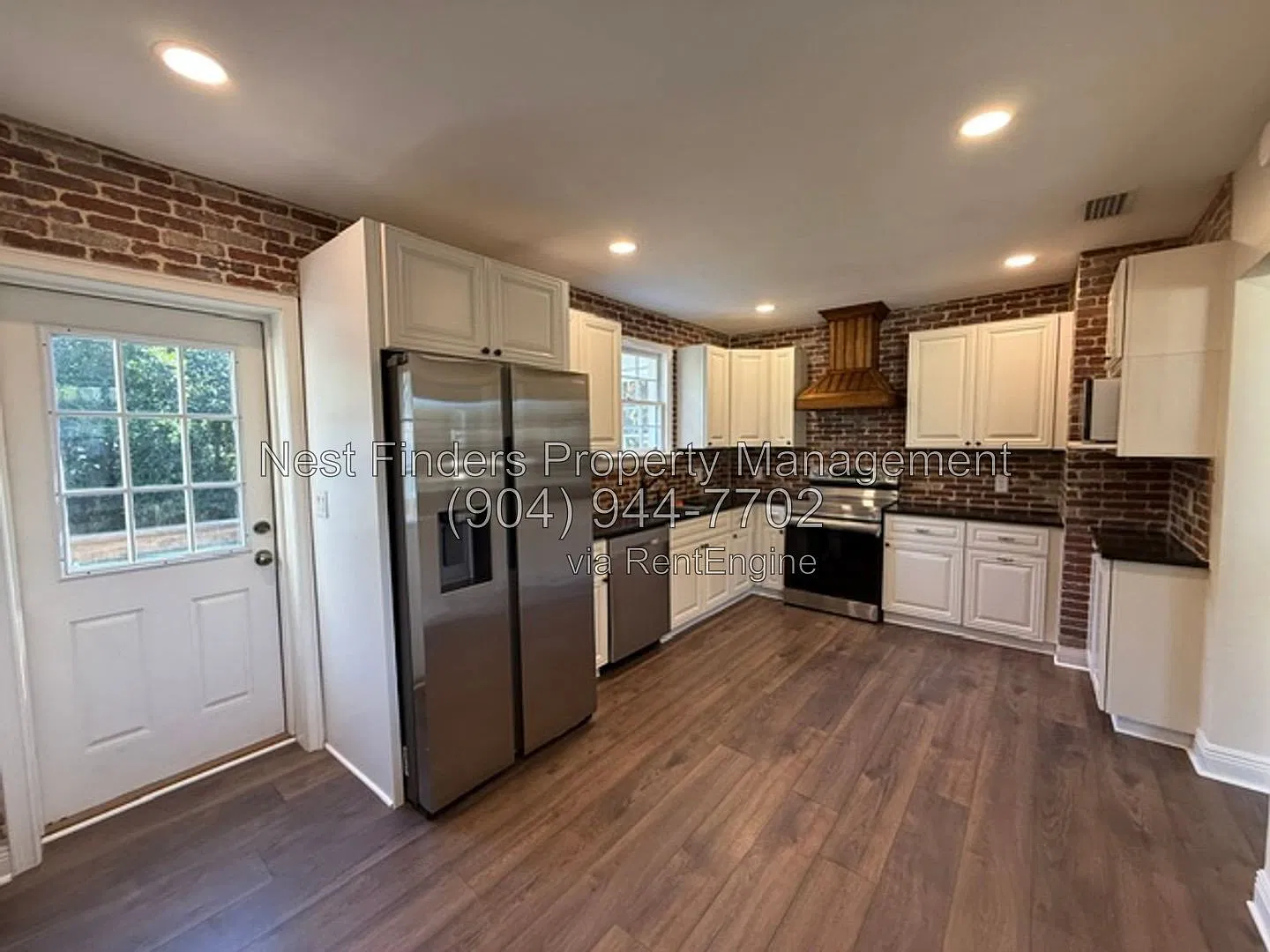 3 bed, 1.0 bath, 1261 sqft, $1,800 — Photo 2