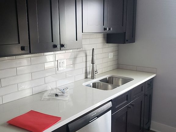 4th image of 3356 W Montrose Ave #3360-3