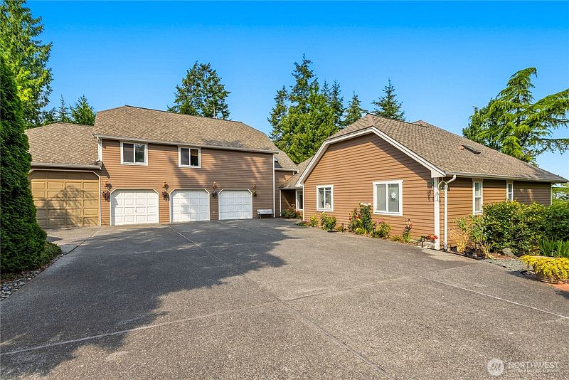 4th image of 3836 Bay Lane