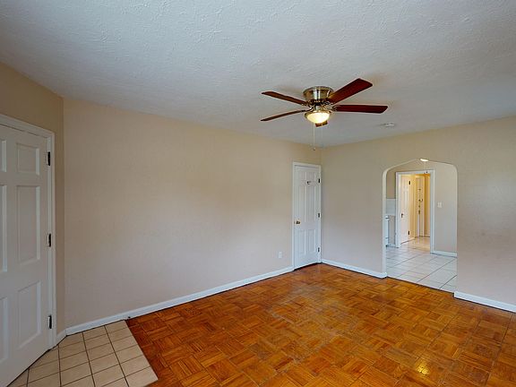 5th image of 3231 Glenmore Ave #1
