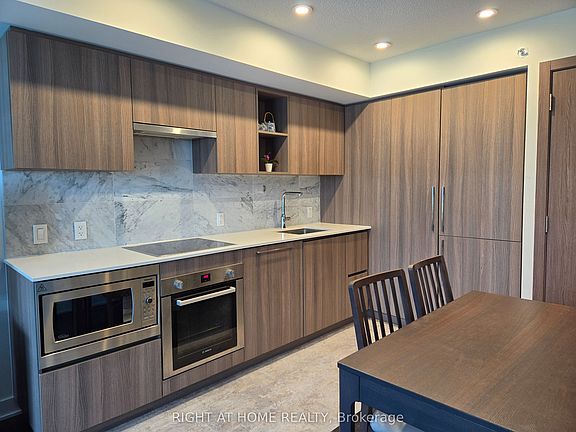 3rd image of 17 Bathurst St #602