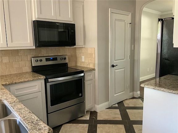 3rd image of 106B Beech St #B