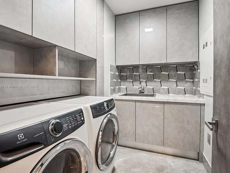 330 Sunny Isles Blvd #5-UPH04 — Photo 44