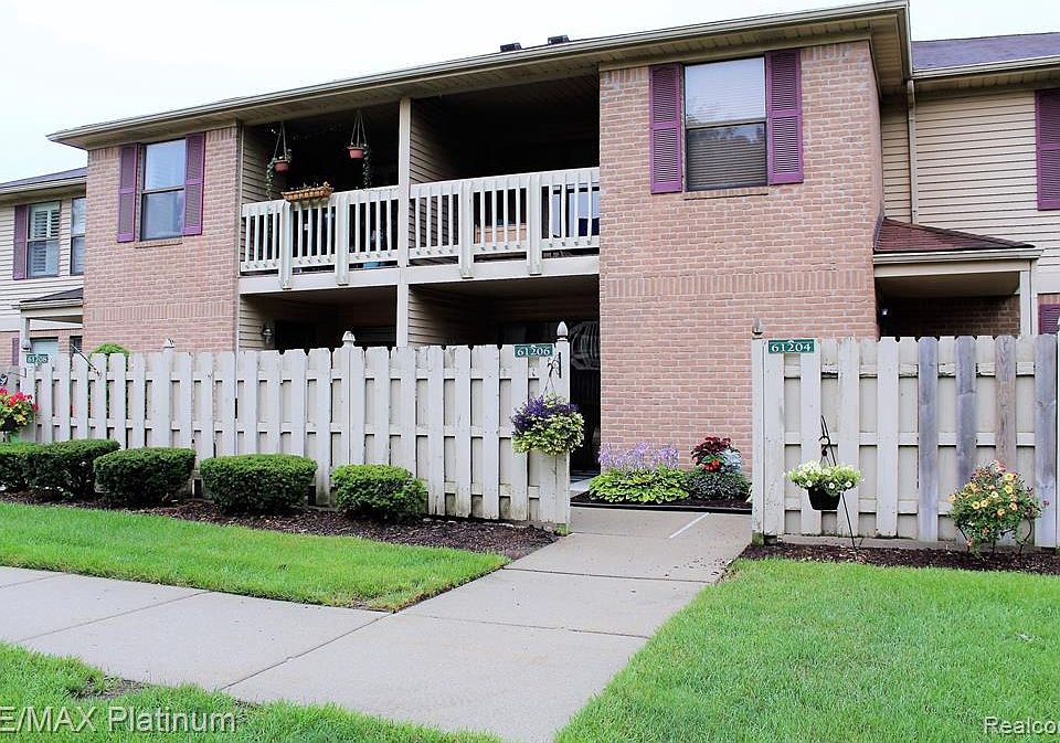 1st image of 61206 Greenwood Dr
