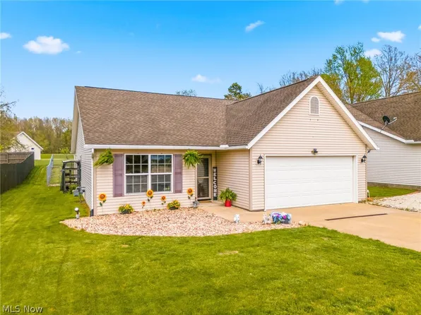 326 Park Dr SE, Brewster, OH 44613