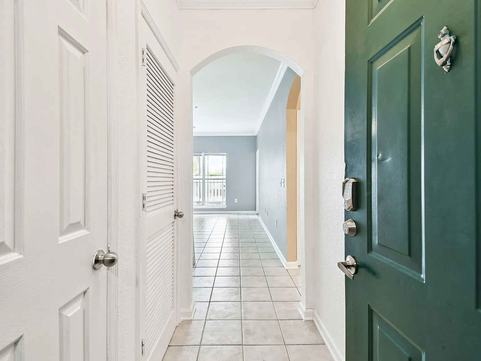 2 bed, 1010 sqft, $2,300 — Photo 3