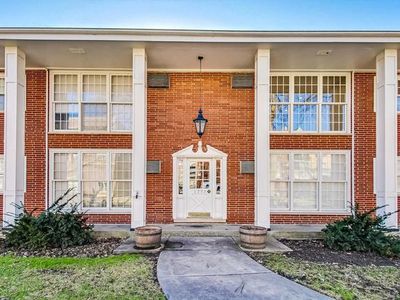 1777 Dewes St APT E, Glenview, IL, 60025