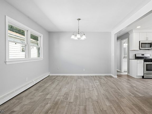 4th image of 31 Barbara St