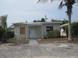 1021 Peak Rd, Lake Worth, FL 33462