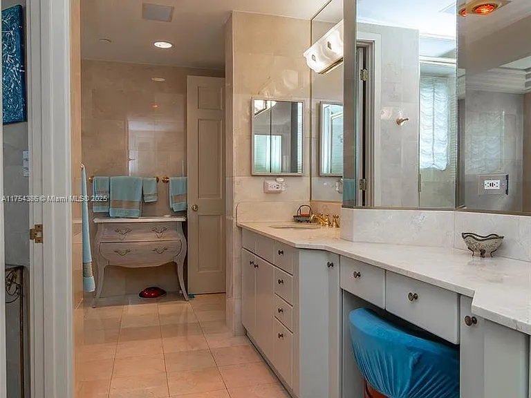 7241 Fisher Island Dr #7241 — Photo 24