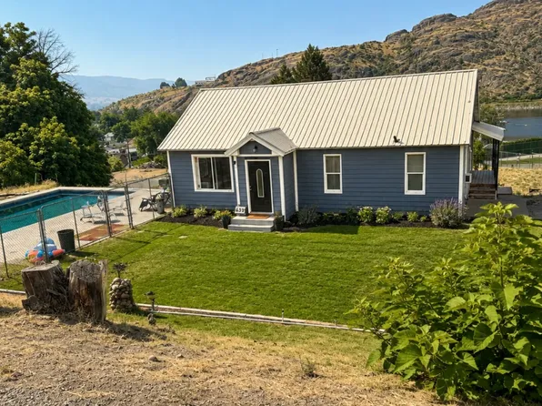 639 Ives St, Pateros, WA 98846