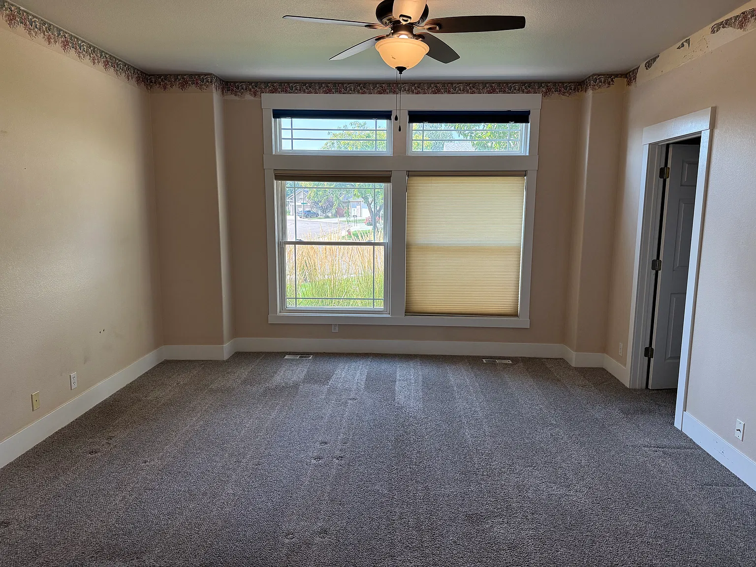 5 bed, 2.5 bath, 2395 sqft, $3,100 — Photo 4
