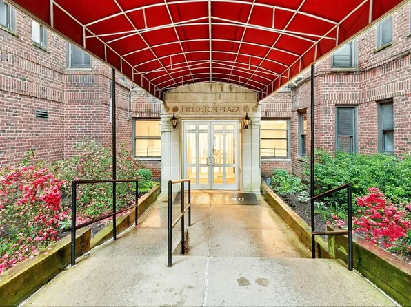 445 West 240th Street image 1 of 7