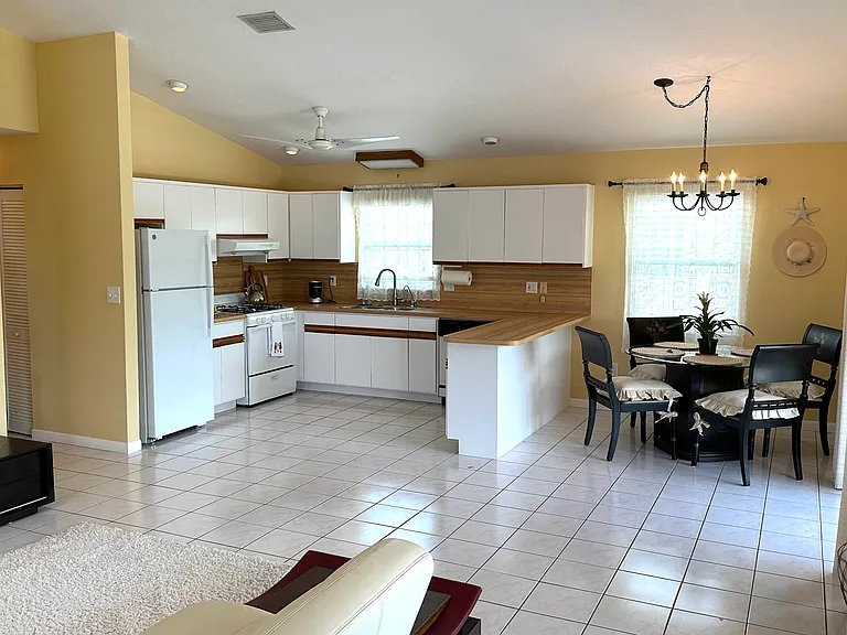 19464 Seminole St — Photo 13