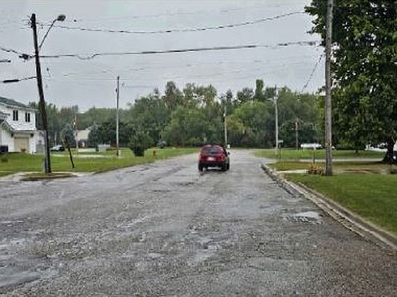 Exterior Neighborhood (street photo)