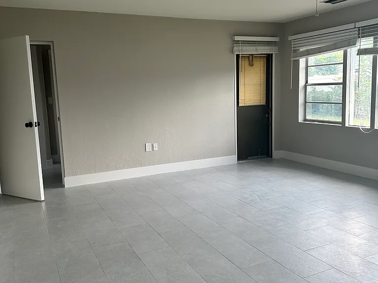 1449 Collins Rd — Photo 26