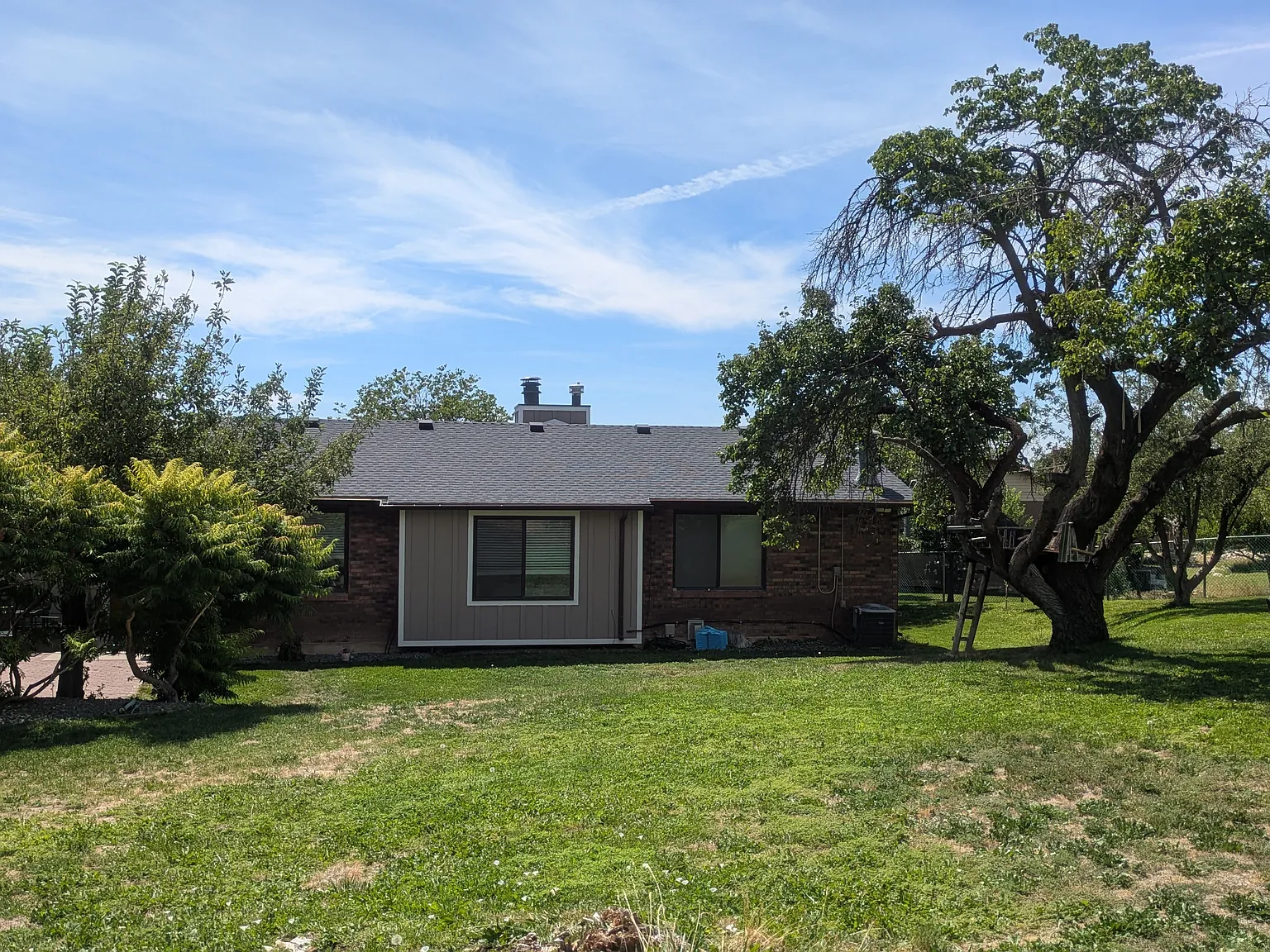 5 bed, 2820 sqft, $2,750 — Photo 2