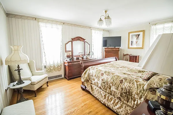 Sold by Remax Edge | media 26