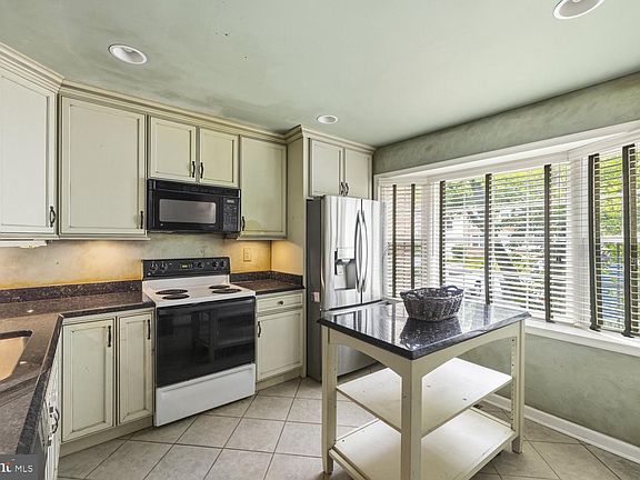 4th image of 9019 Golden Leaf Ct