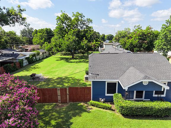 3rd image of 4014 Poinsettia Dr